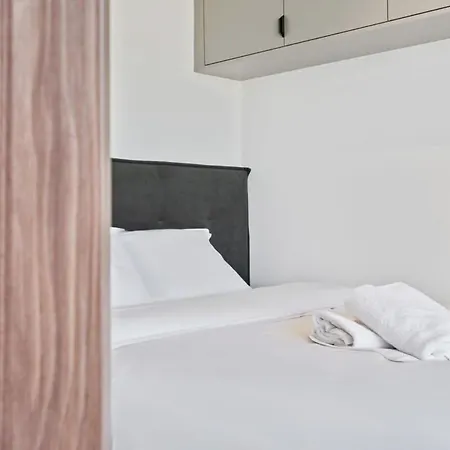 Sleek And Chic Studio In The Heart Of City