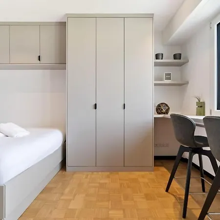 Apartment Sleek And Chic Studio In The Heart Of City *