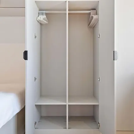 Sleek And Chic Studio In The Heart Of City